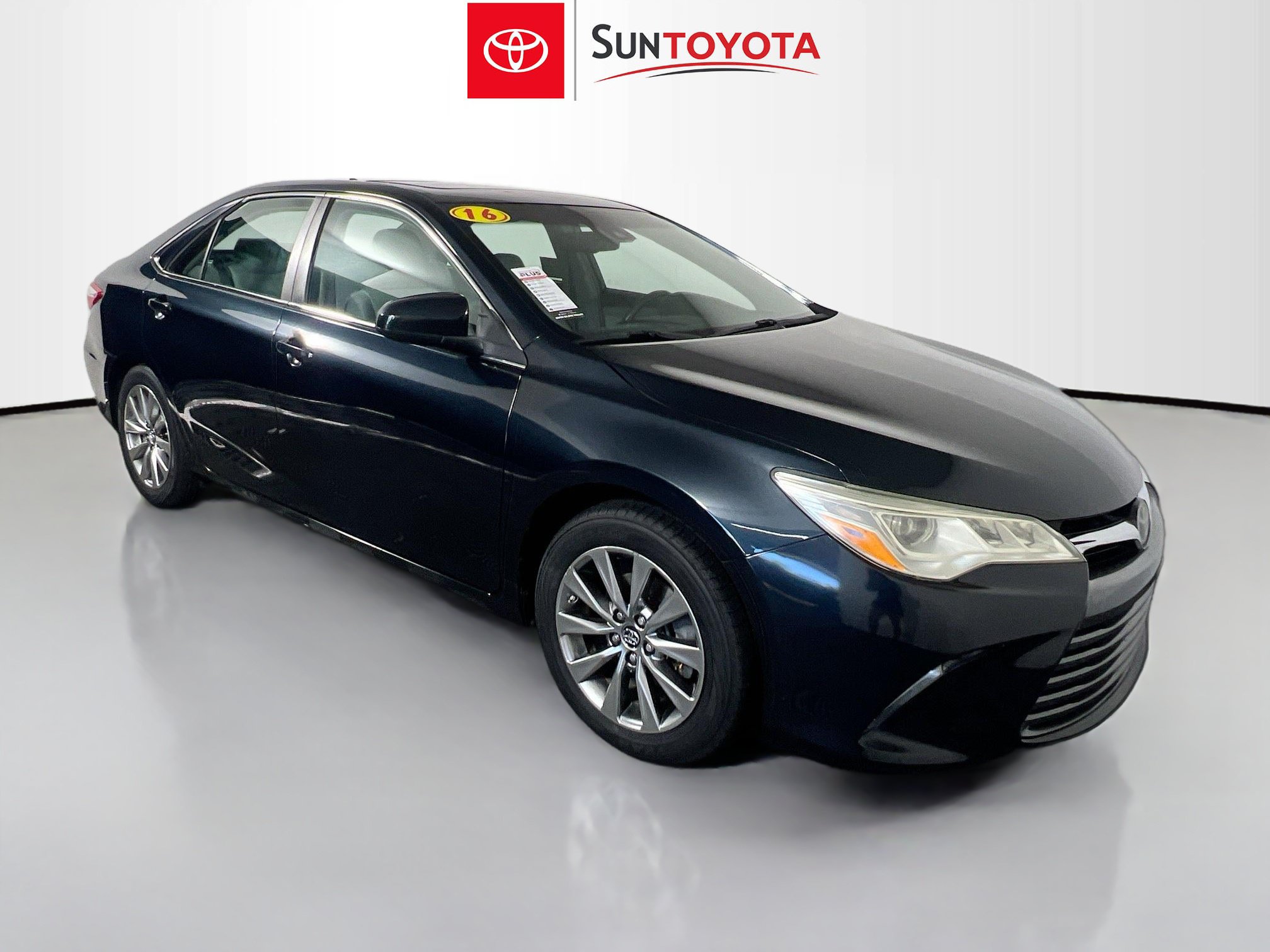 Used 2016 Toyota Camry XLE w/ Advanced Technology Package FWD image 1