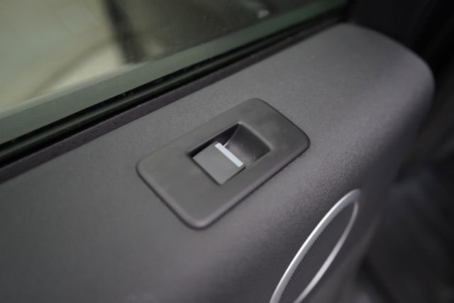 Used 2024 Land Rover Discovery S image 52