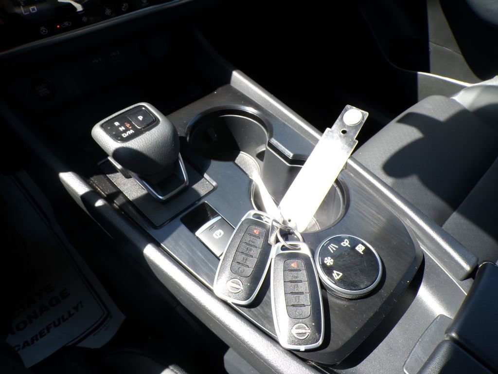 Used 2024 Nissan Rogue SV w/ SV Premium Package image 30