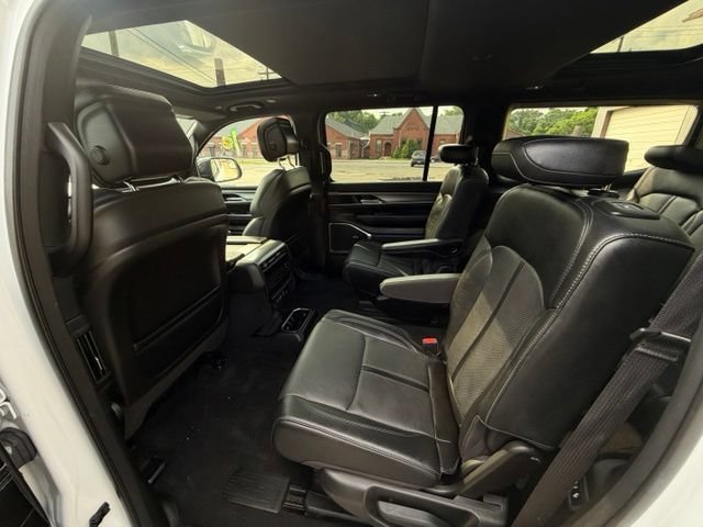 Used 2023 Jeep Wagoneer Series II AWD/4WD image 15