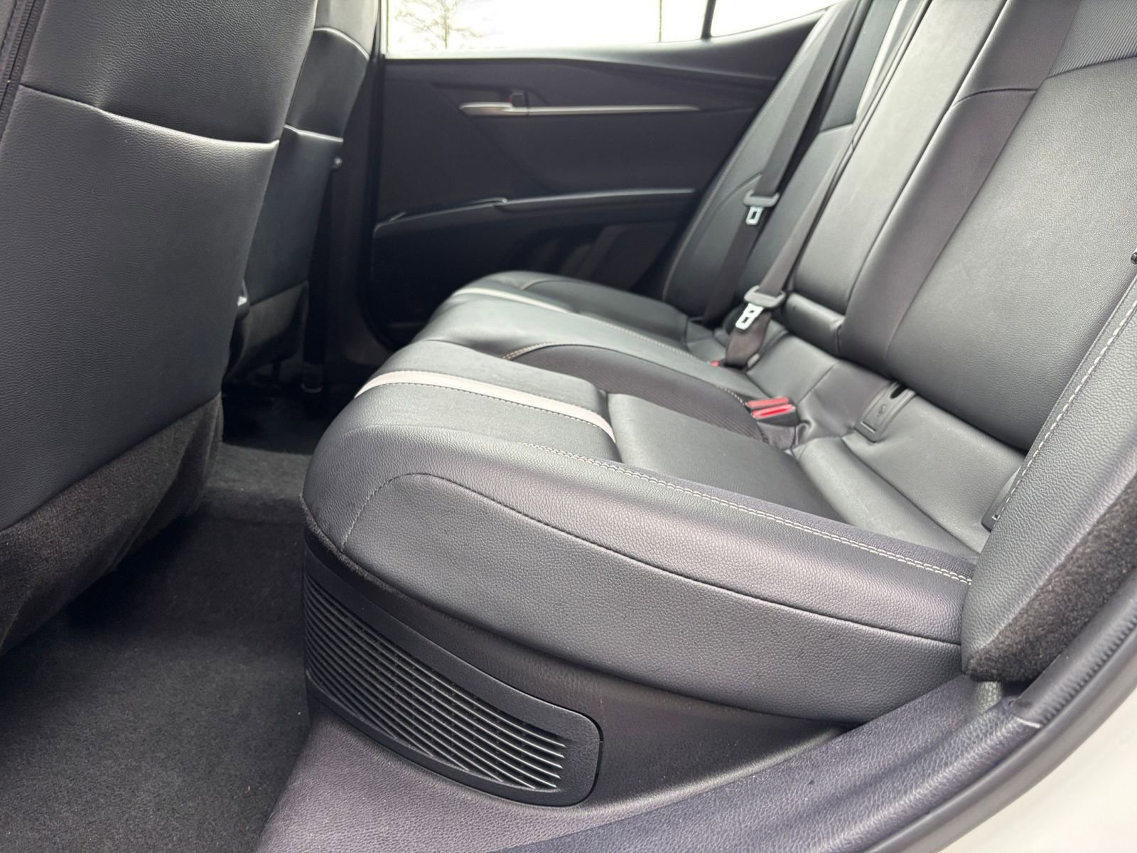 Used 2025 Toyota Camry SE image 25