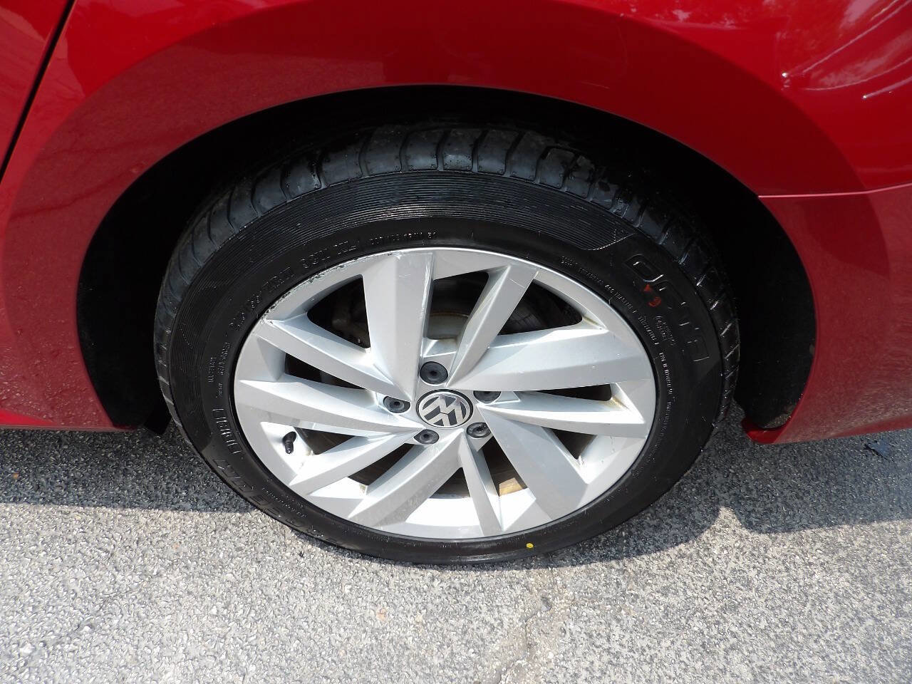 Used 2018 Volkswagen Passat 2.0T SE image 5