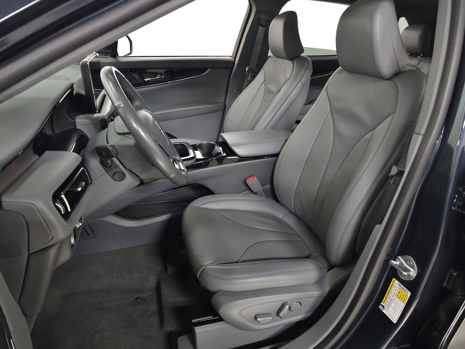 Used 2023 Lincoln Nautilus Reserve AWD/4WD image 15