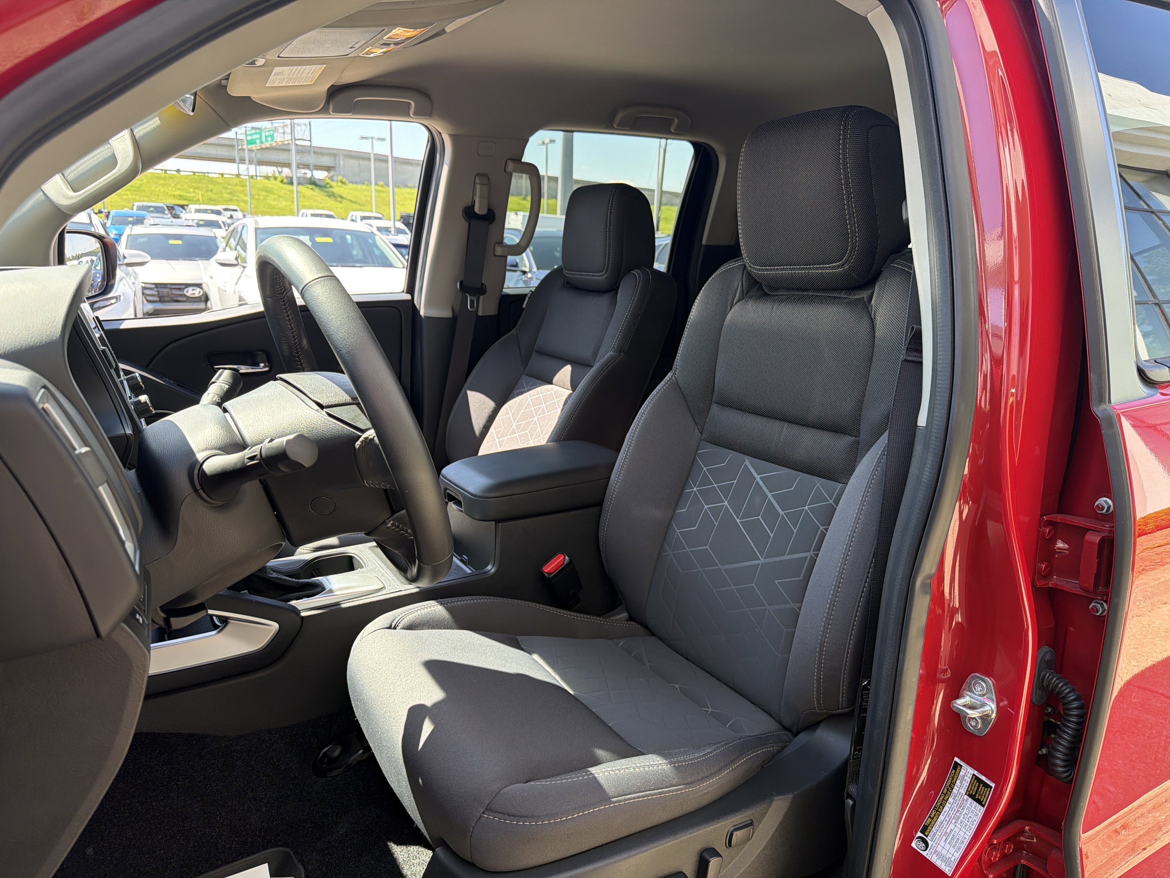 Used 2025 Nissan Frontier SV w/ SV Convenience Package AWD/4WD image 29