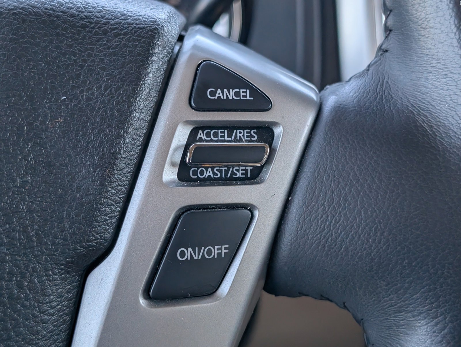 Used 2017 Nissan Titan SL image 15