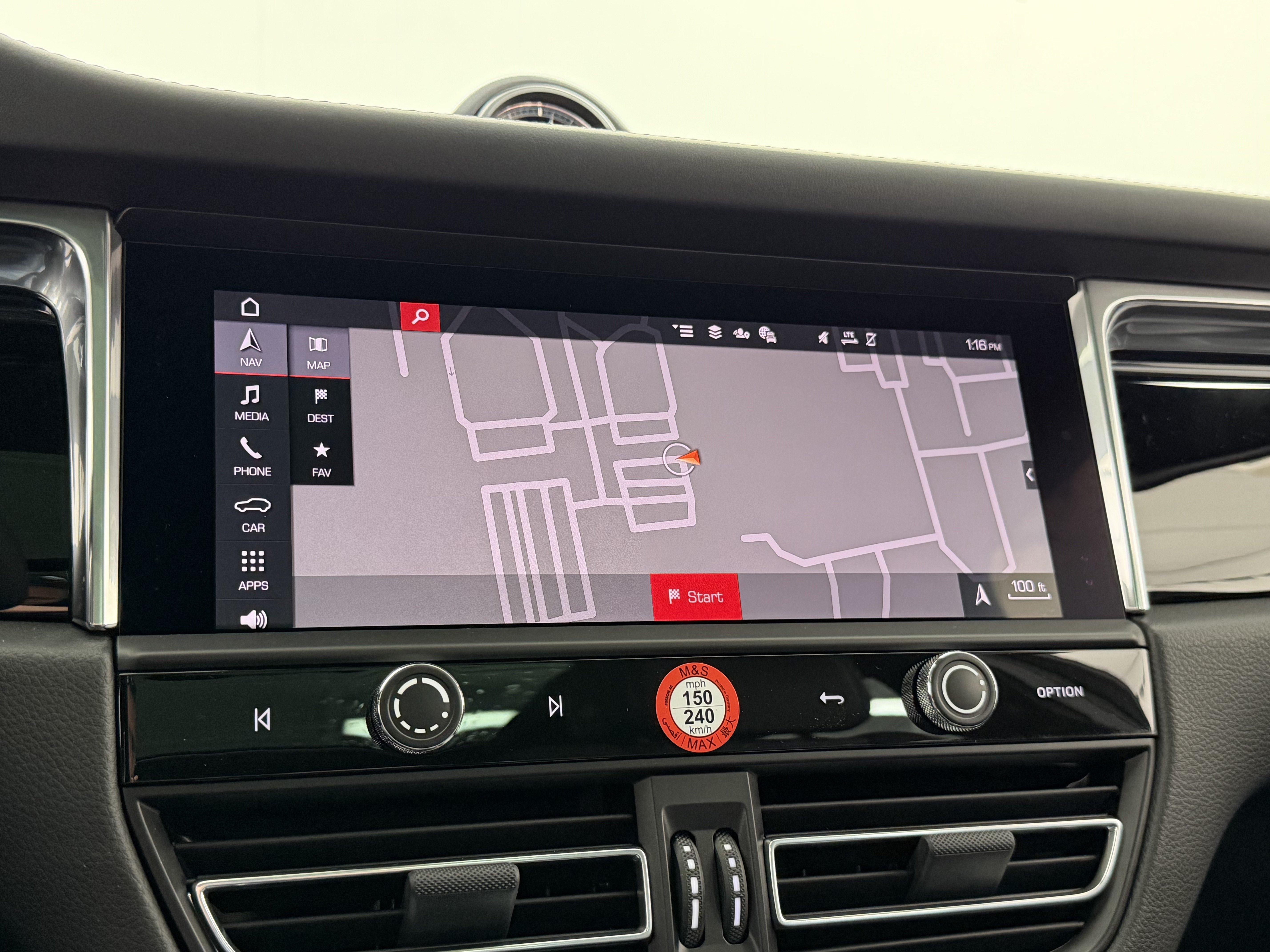 Certified 2026 Porsche Macan AWD/4WD image 42