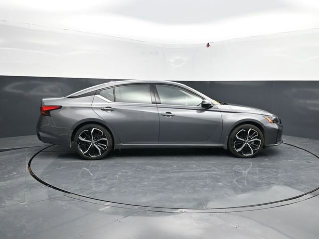 Used 2025 Nissan Altima 2.5 SR image 11