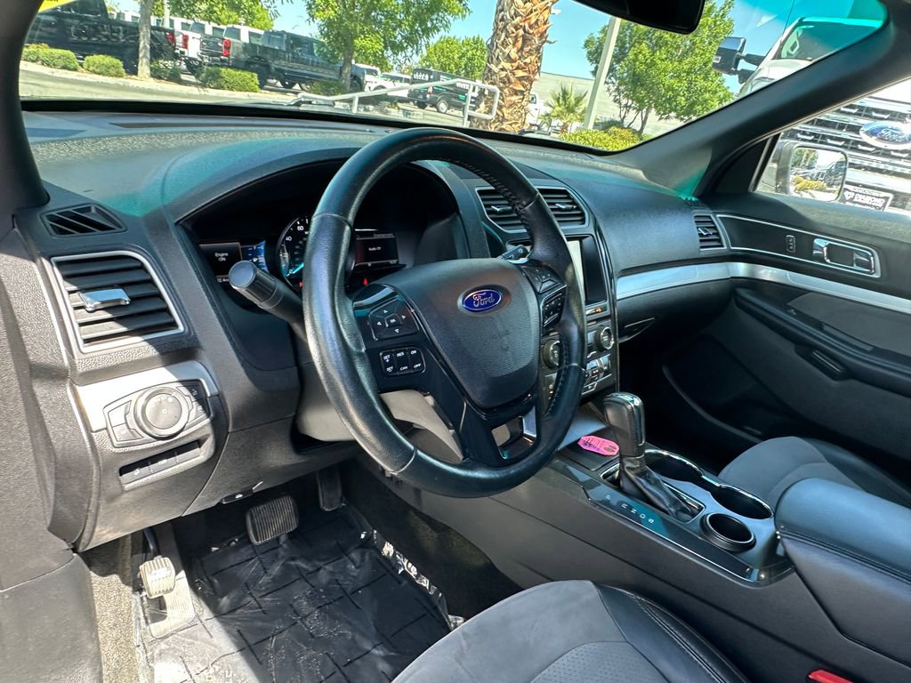 Used 2017 Ford Explorer XLT w/ Equipment Group 202A FWD image 25