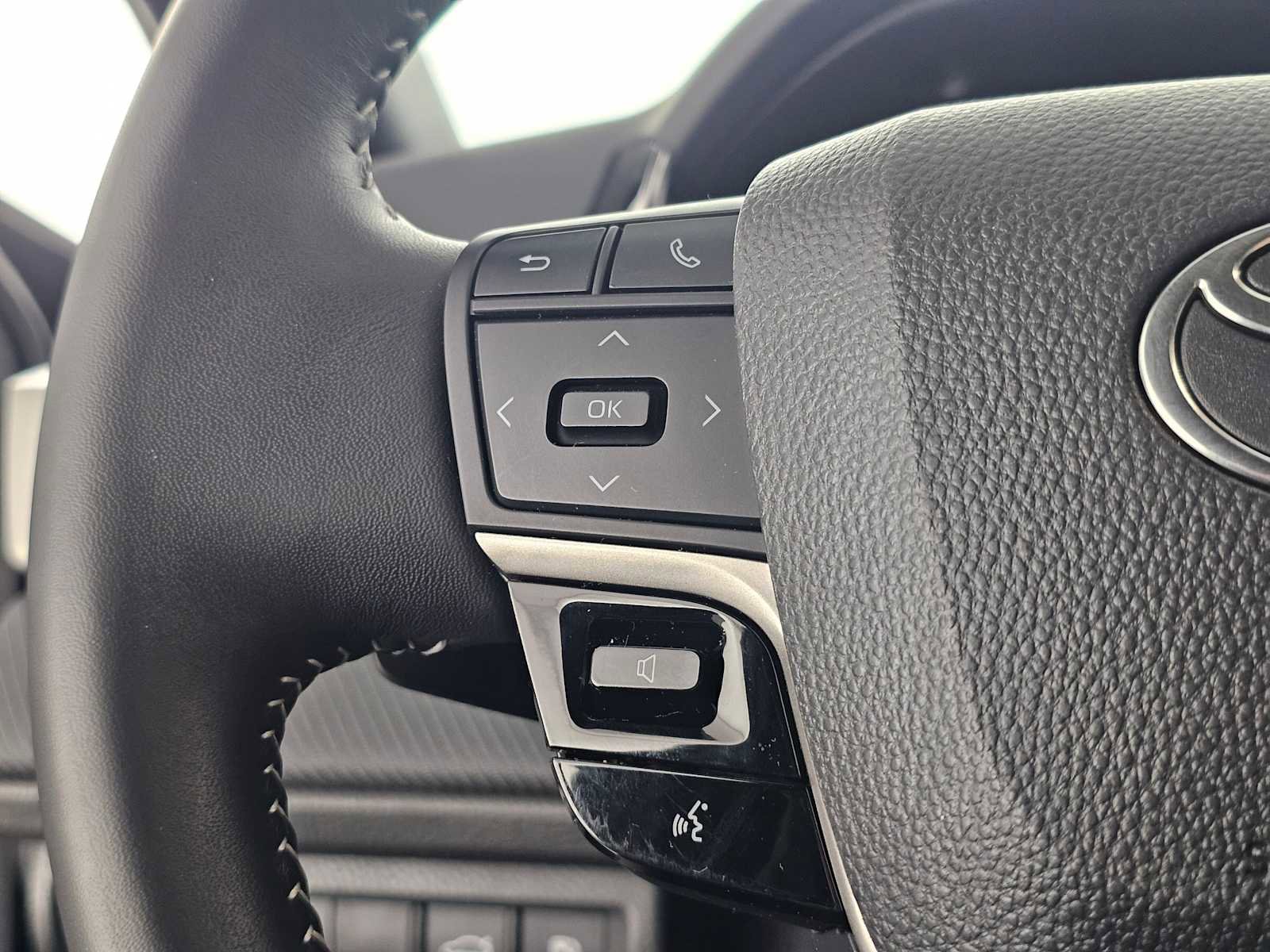 Used 2025 Toyota Camry SE image 27