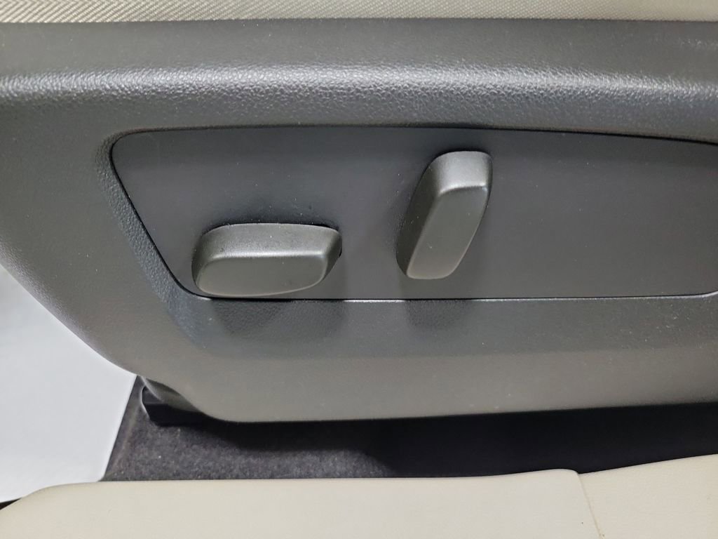 Used 2022 Buick Envision Essence w/ Safety Package FWD image 32