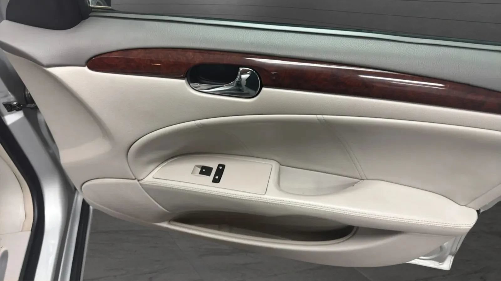 Used 2011 Buick Lucerne CX FWD image 15