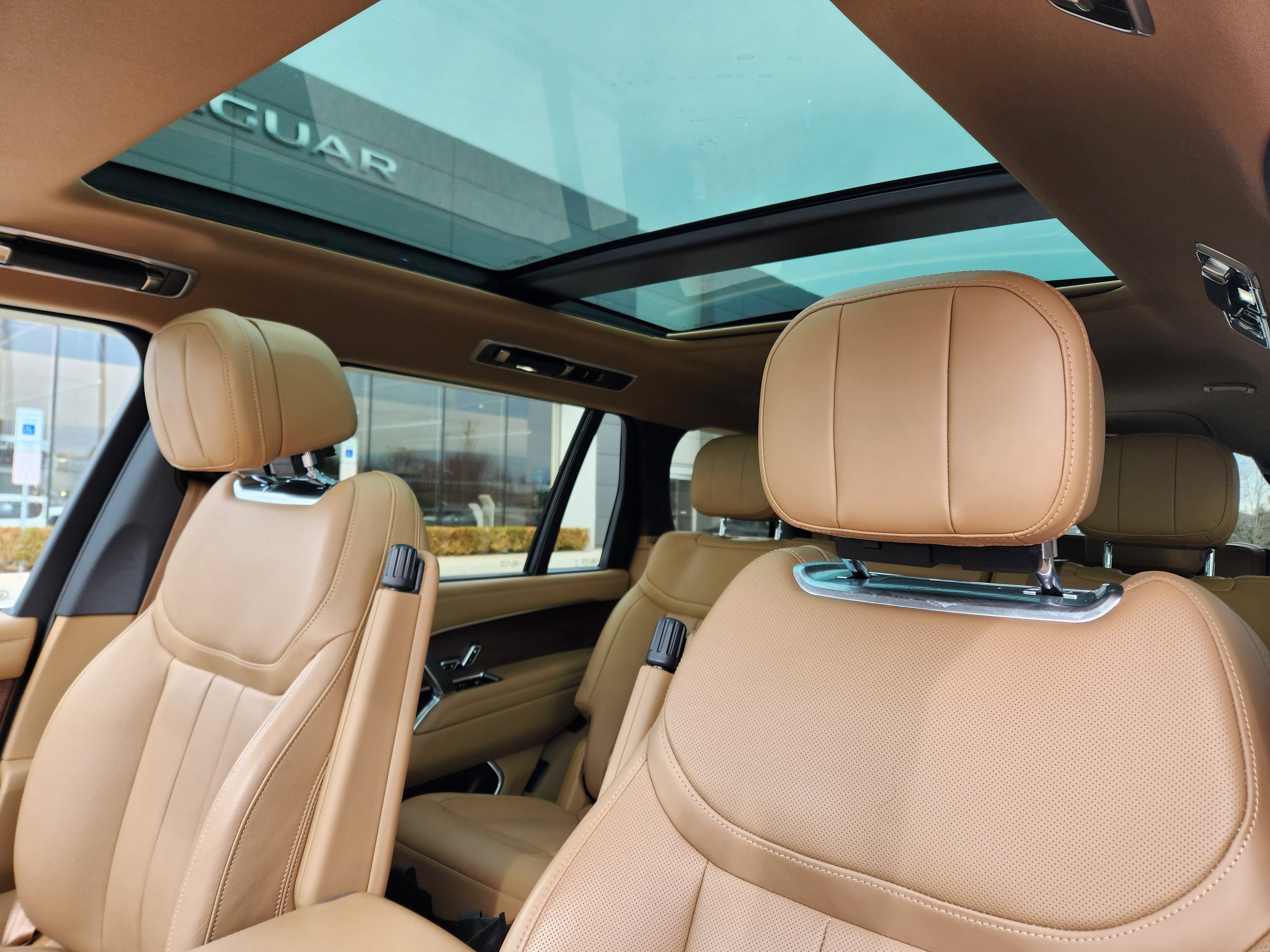 Certified 2024 Land Rover Range Rover Long Wheelbase SE image 12