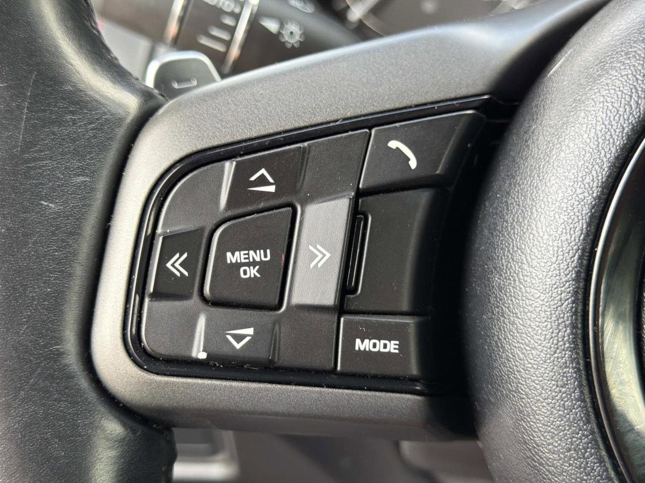 Used 2017 Jaguar F-TYPE R image 17