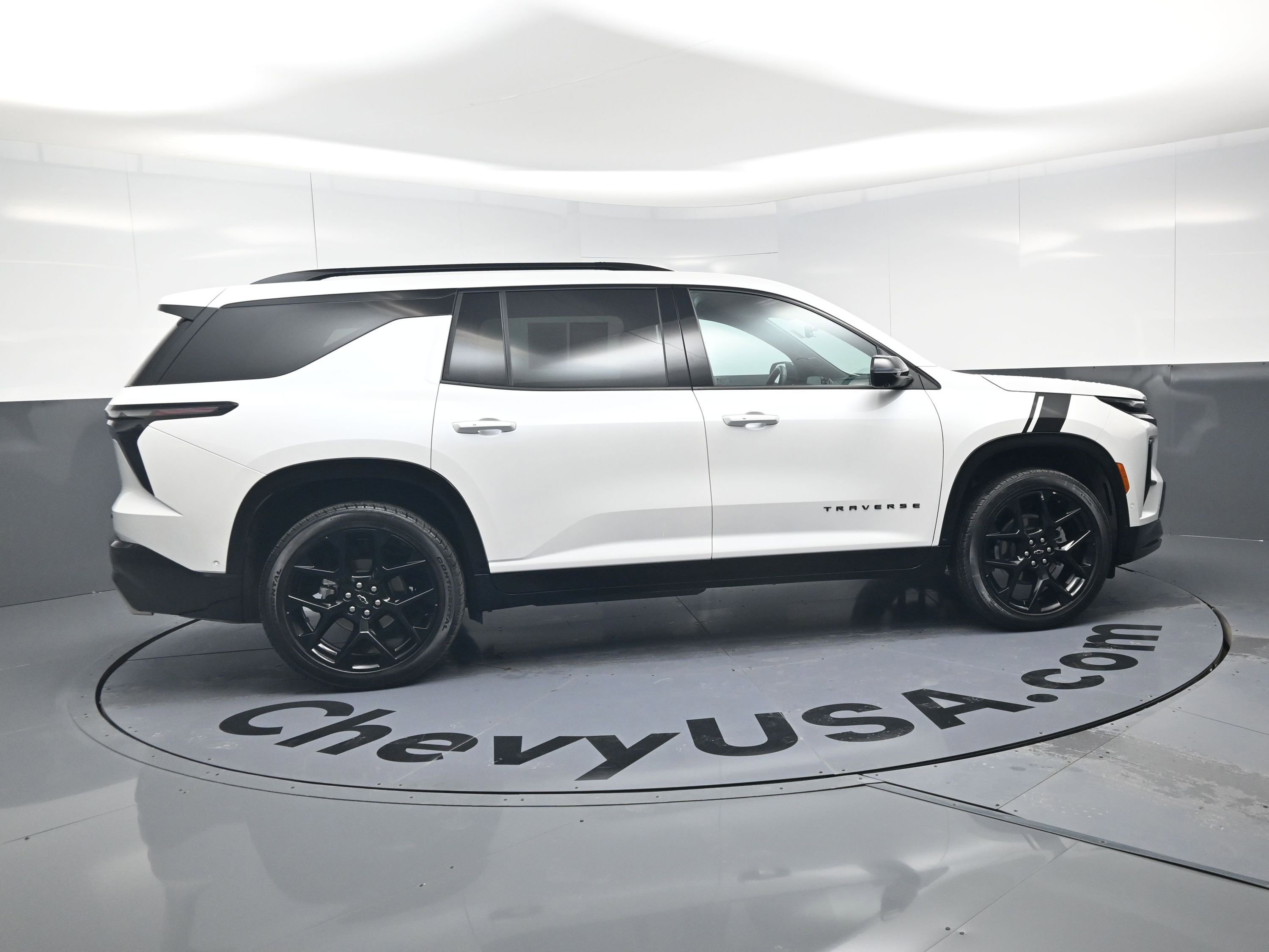 Used 2025 Chevrolet Traverse RS image 10