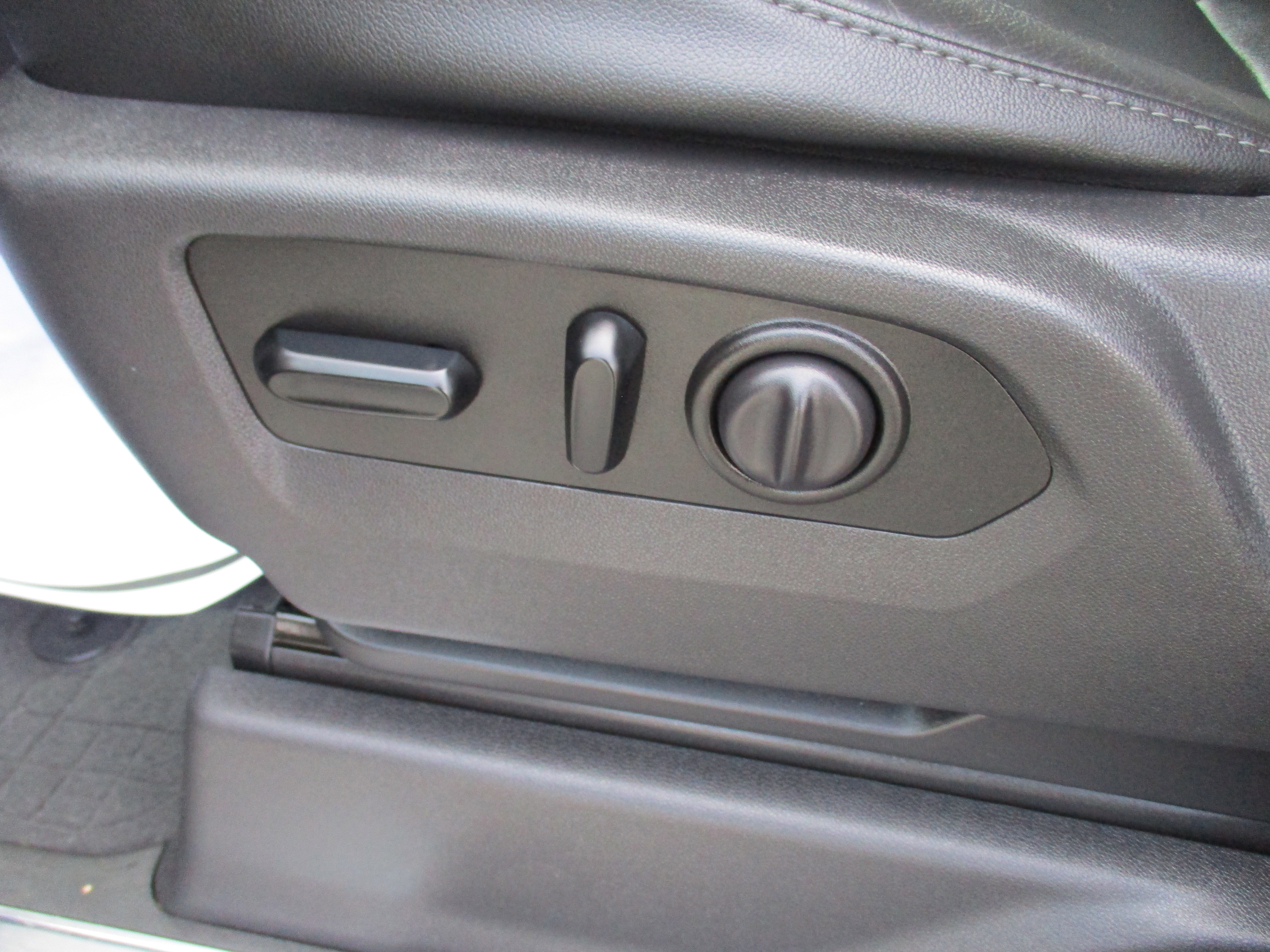 Used 2019 Chevrolet Silverado 1500 LTZ image 16