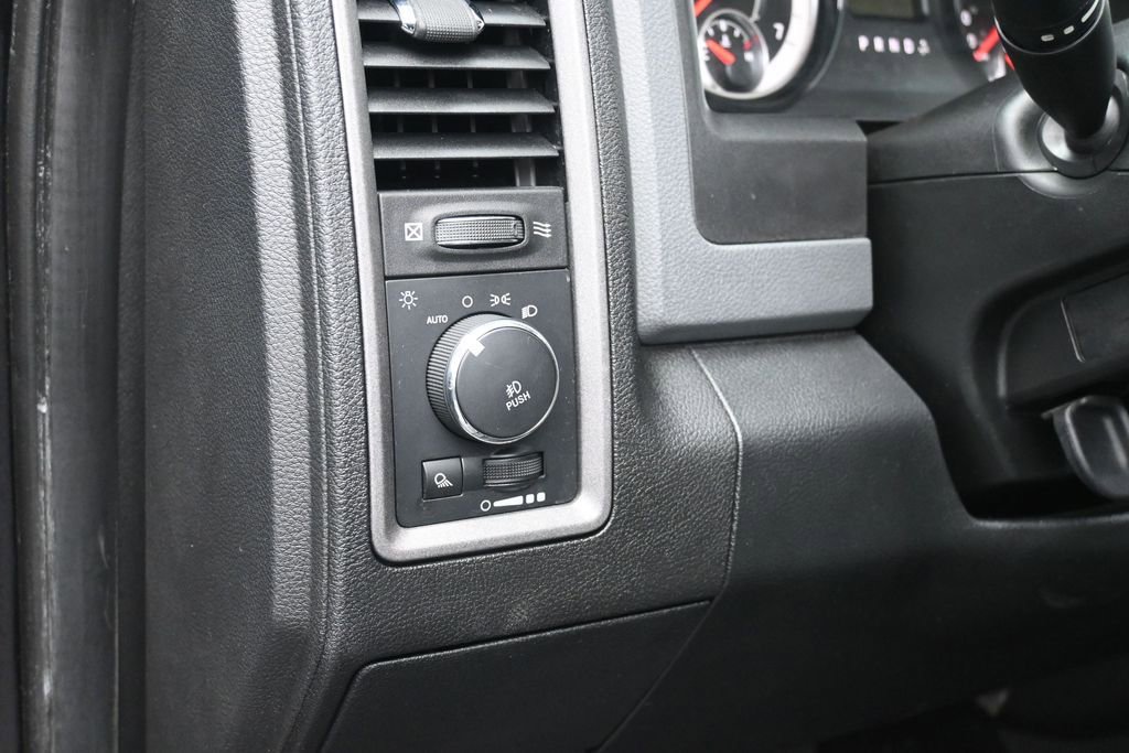 Used 2017 RAM 1500 Express RWD image 10