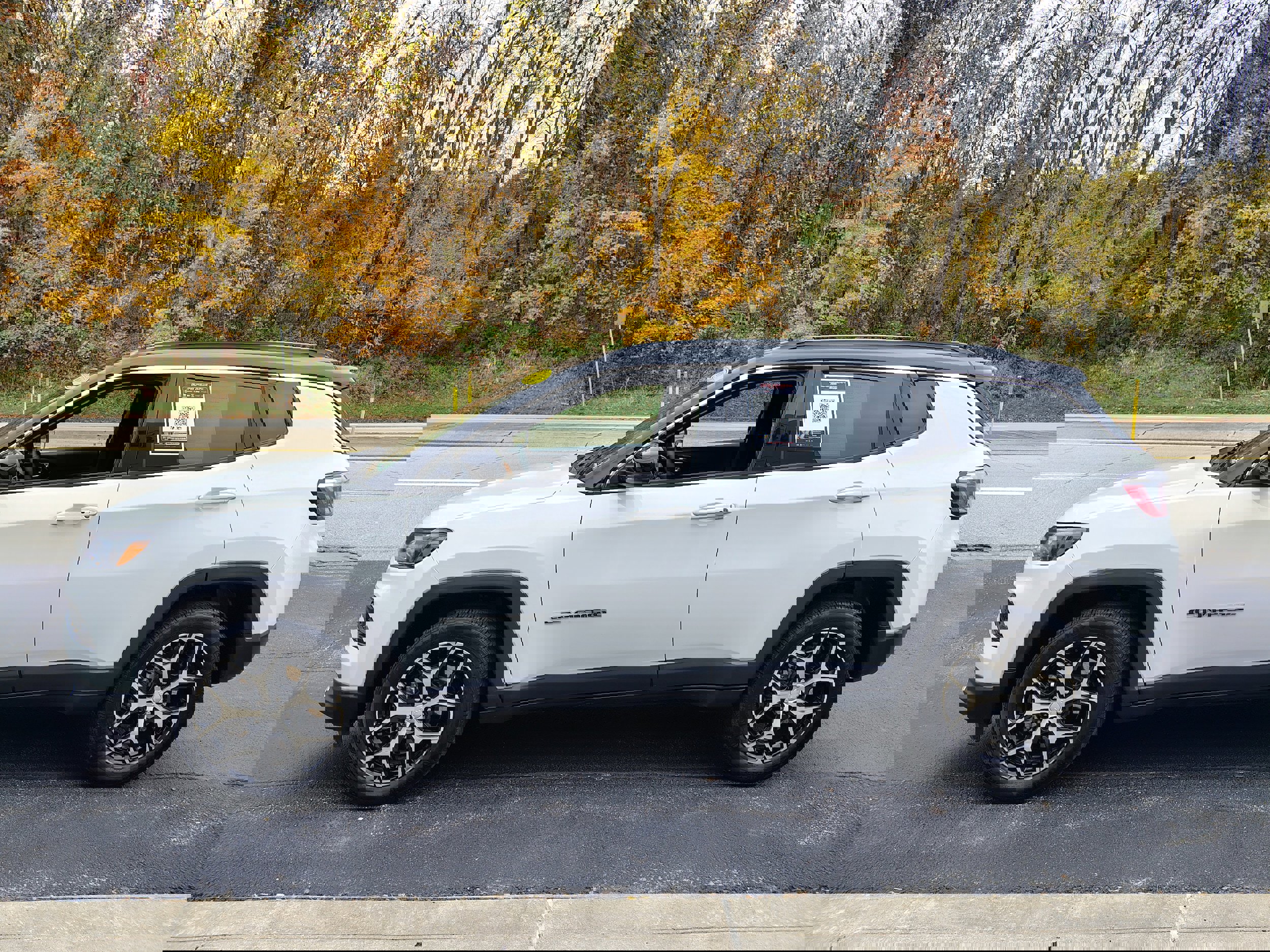 Certified 2024 Jeep Compass Limited image 4