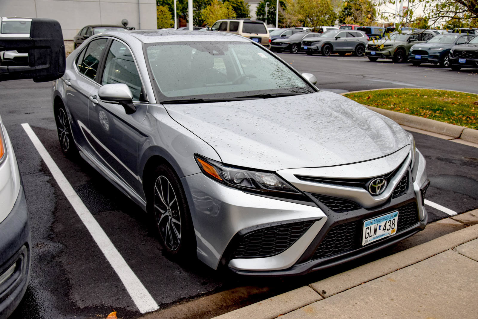 Used 2021 Toyota Camry SE w/ Cold Weather Package FWD image 15