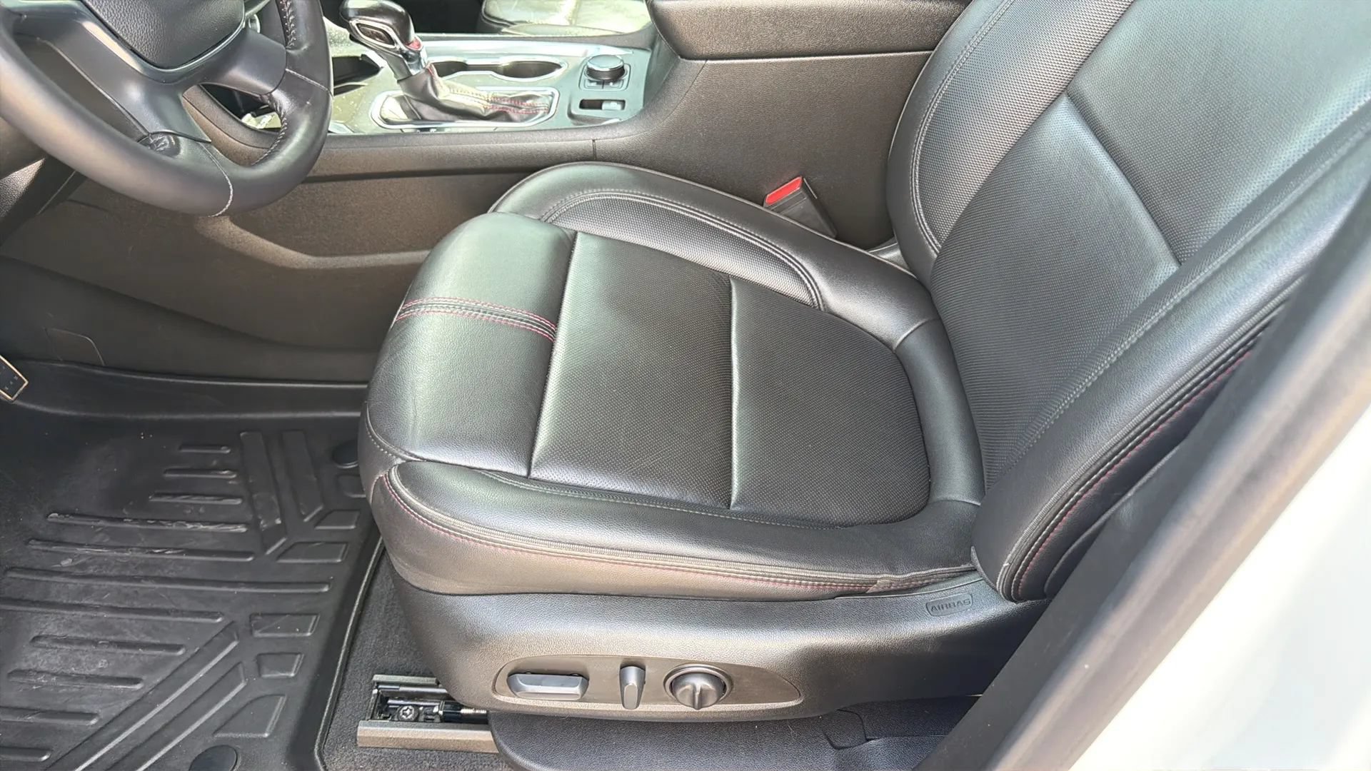 Used 2022 Chevrolet Traverse RS FWD image 8