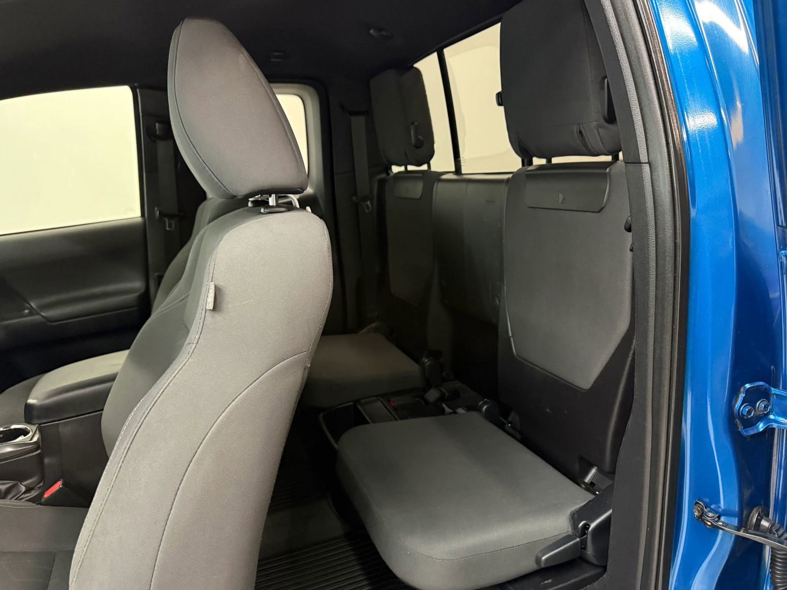 Used 2016 Toyota Tacoma TRD Off-Road w/ Towing Package image 18