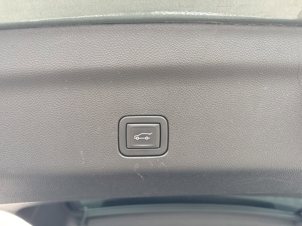 Used 2023 Chevrolet Suburban Premier image 34