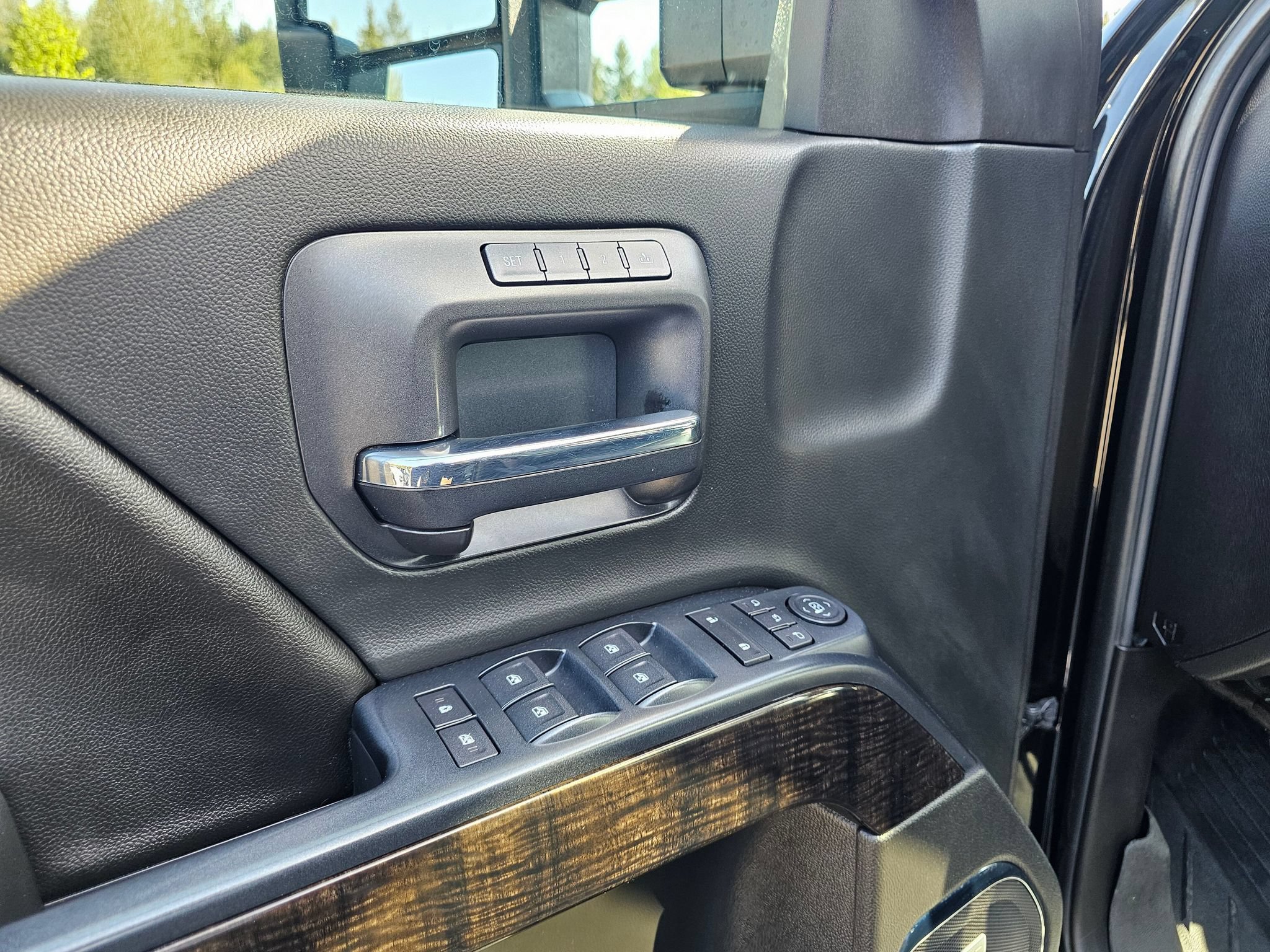 Used 2016 GMC Sierra 3500 Denali w/ Duramax Plus Package AWD/4WD image 29
