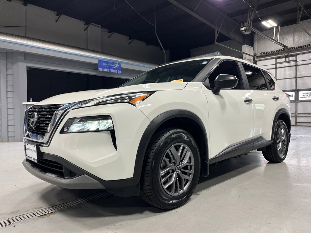 Used 2023 Nissan Rogue S AWD/4WD image 3