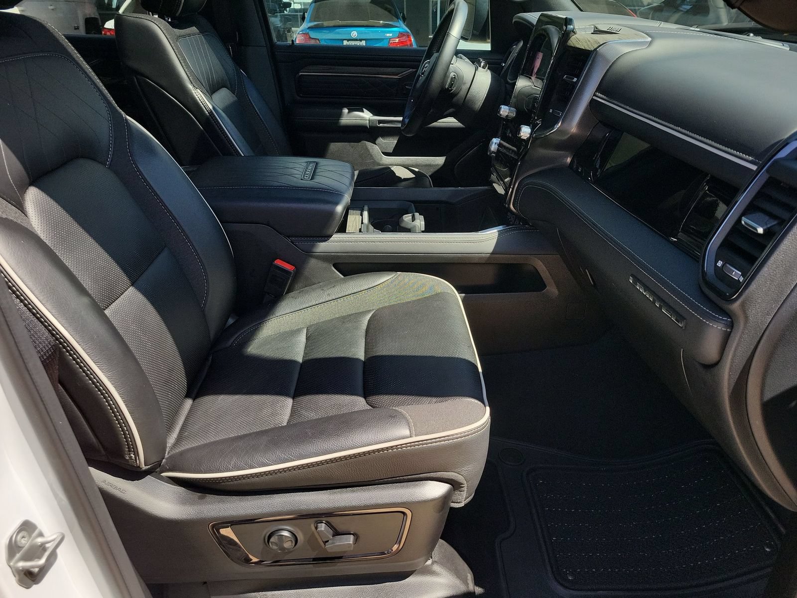 Used 2025 RAM 1500 Limited AWD/4WD image 29
