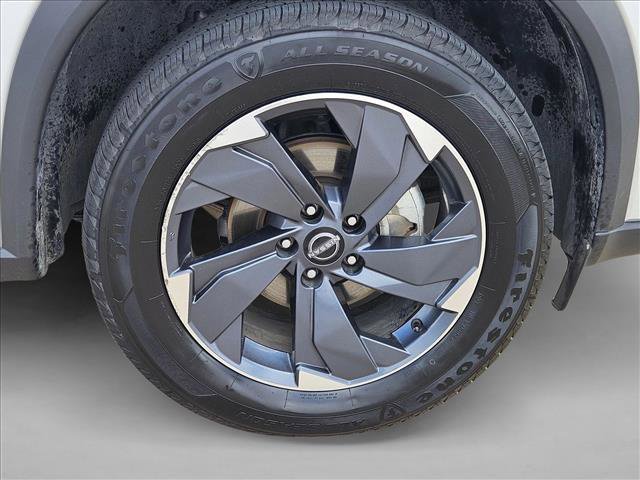 Used 2025 Nissan Rogue SV image 23