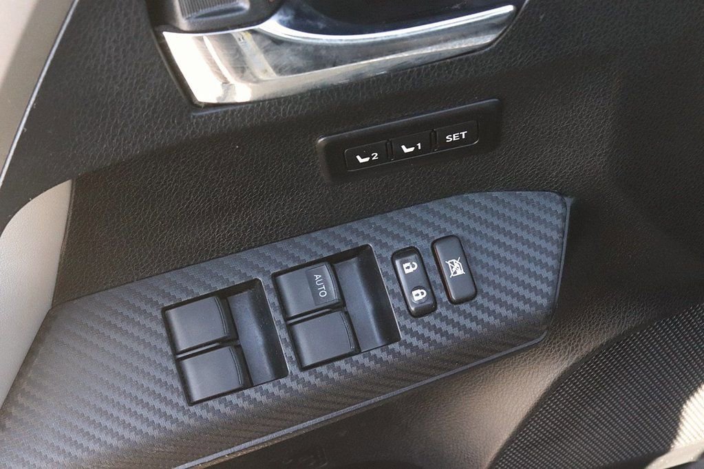Used 2015 Toyota RAV4 Limited image 12