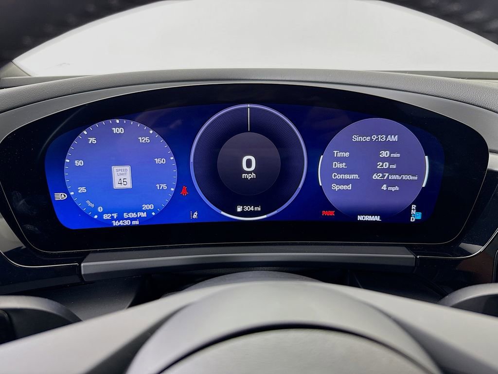 Certified 2024 Porsche Macan 4 Electric image 16