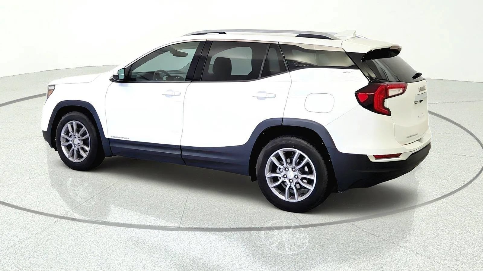 Used 2024 GMC Terrain SLT FWD image 4