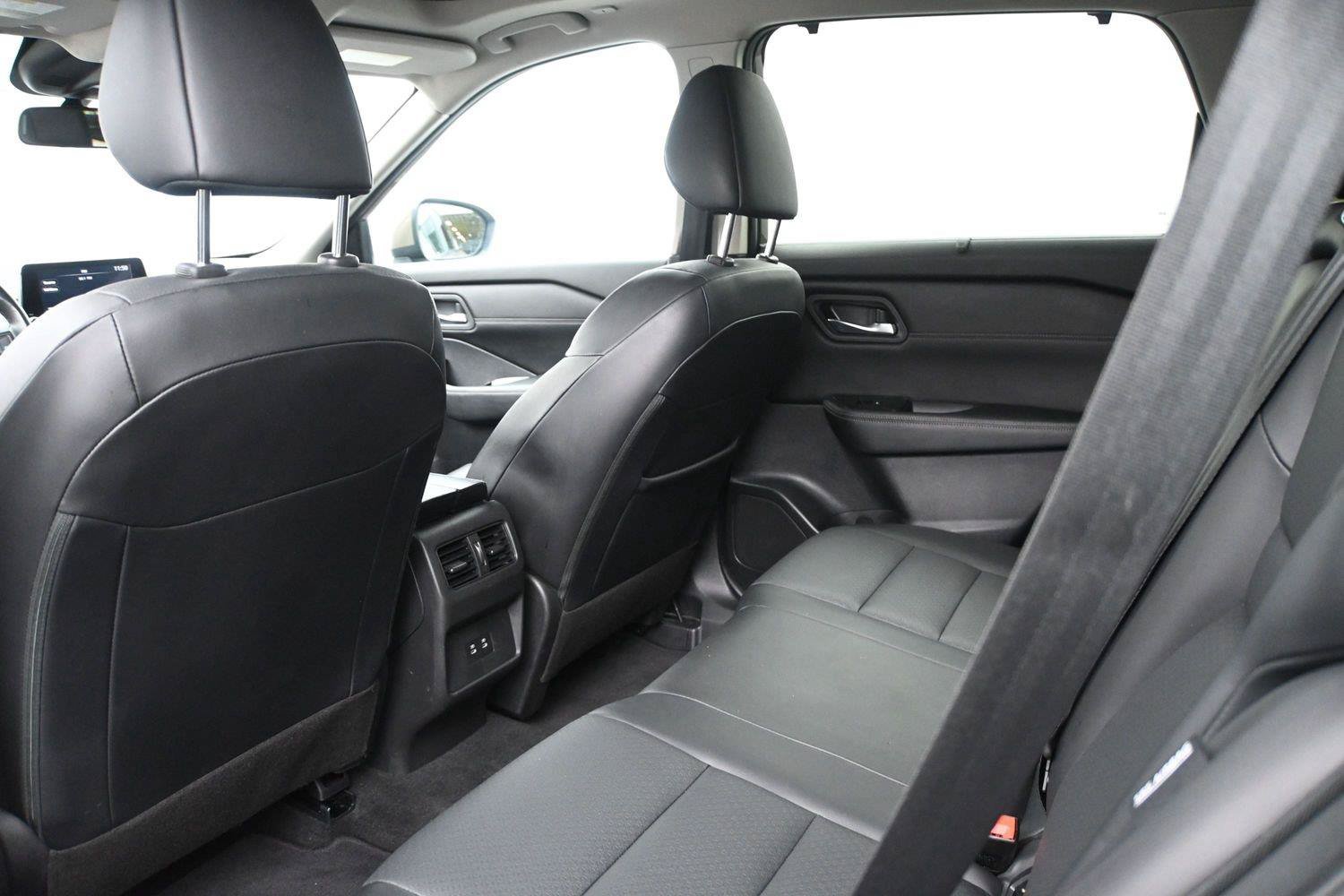 Used 2024 Nissan Rogue SV w/ SV Premium Package AWD/4WD image 9