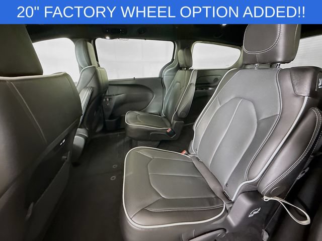New 2027 Chrysler Pacifica Limited AWD/4WD image 24