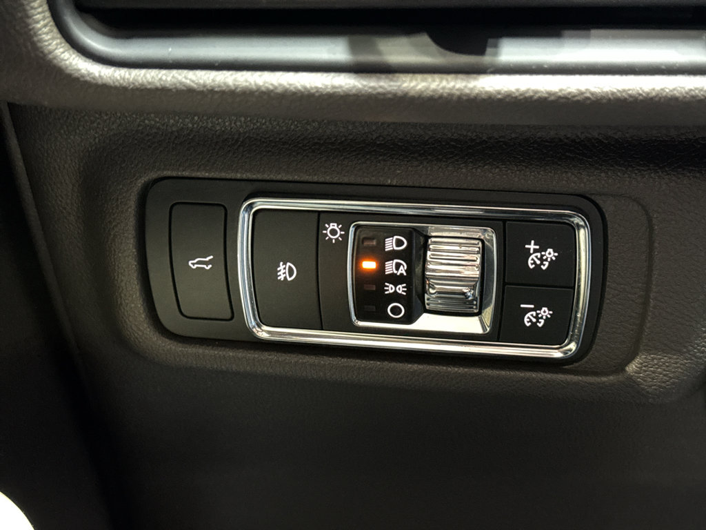 Used 2022 Lincoln Corsair Reserve w/ Equipment Group 201A image 32