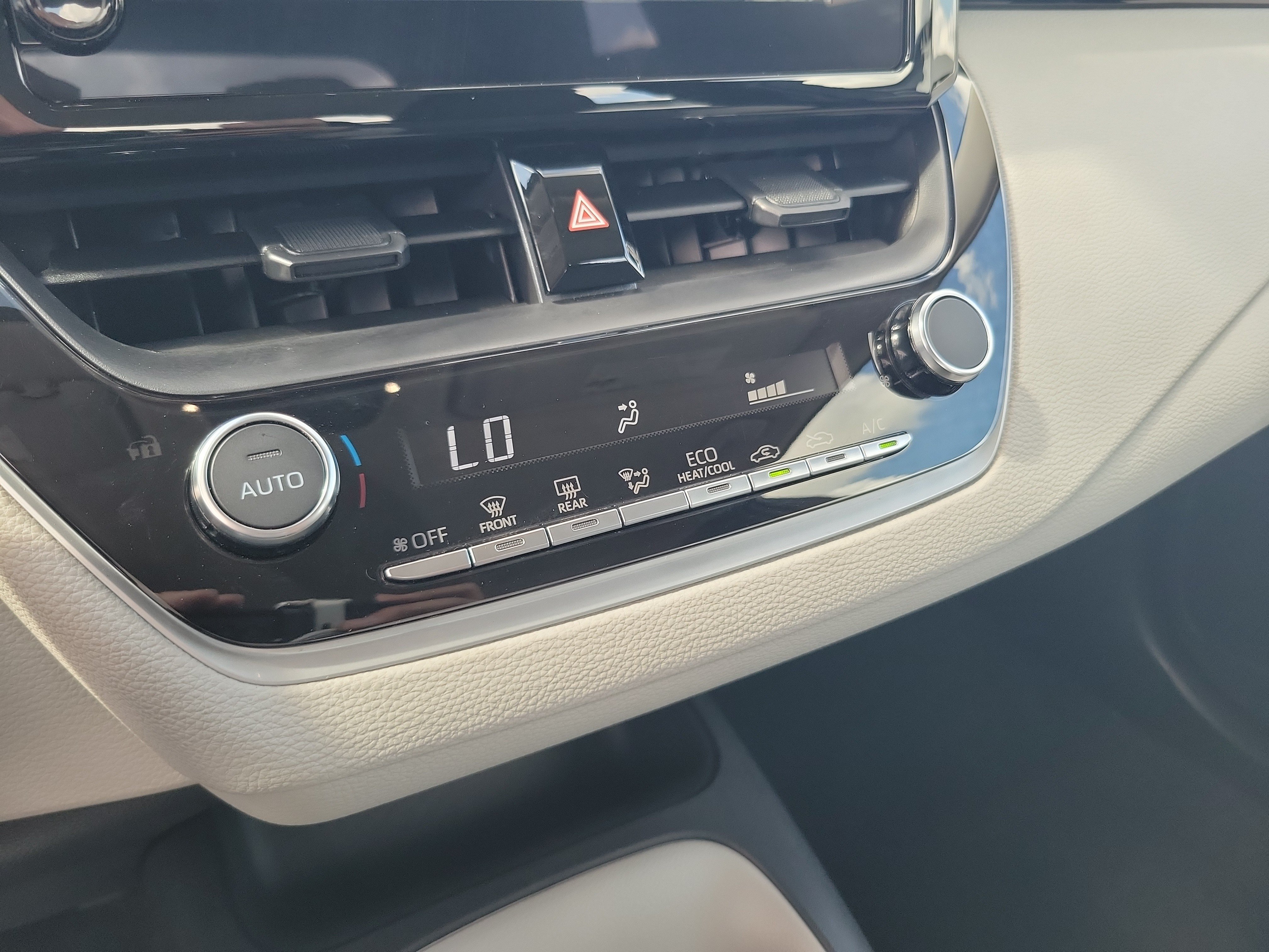 Used 2025 Toyota Corolla LE FWD image 22