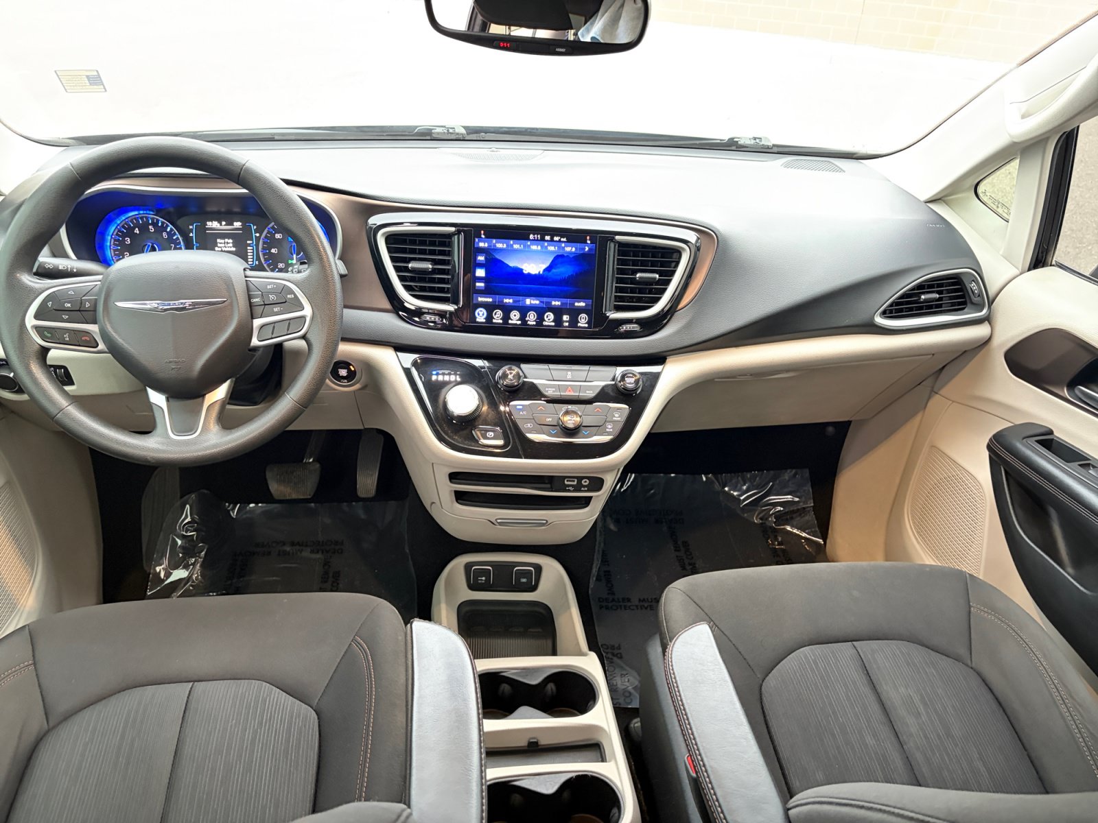 Used 2017 Chrysler Pacifica Touring w/ Tire & Wheel Group FWD image 26