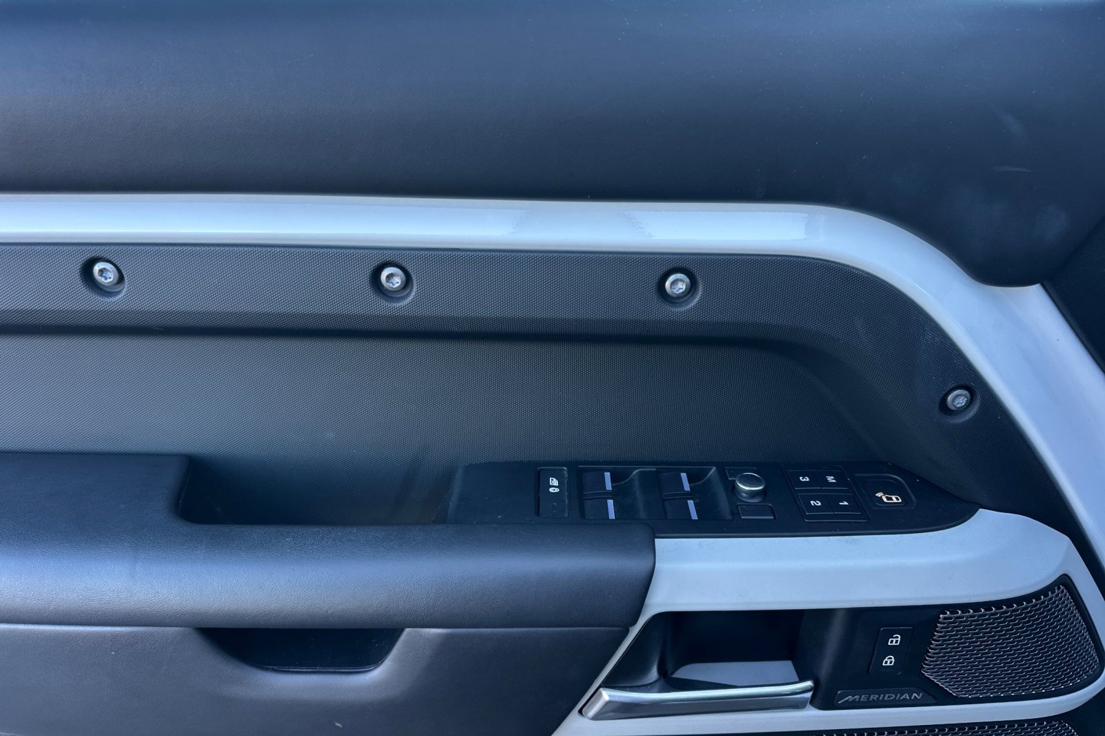 Used 2020 Land Rover Defender 110 HSE image 11