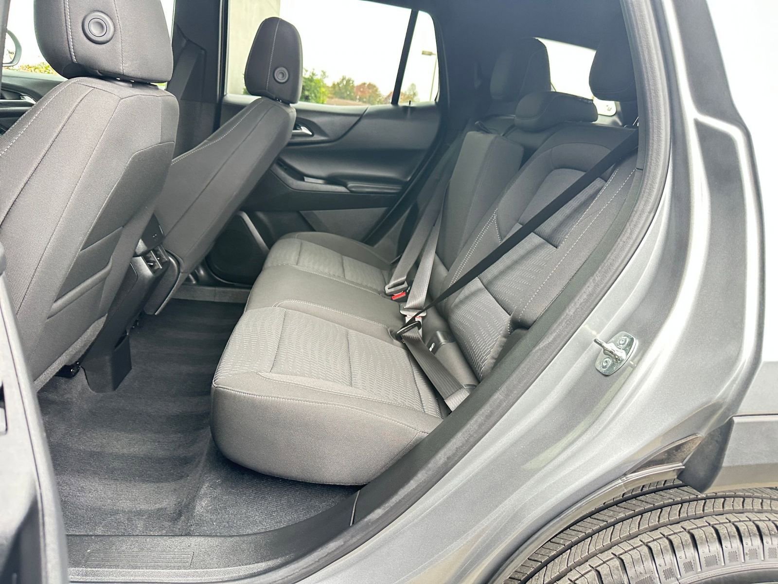 Used 2025 Chevrolet Equinox LT image 38