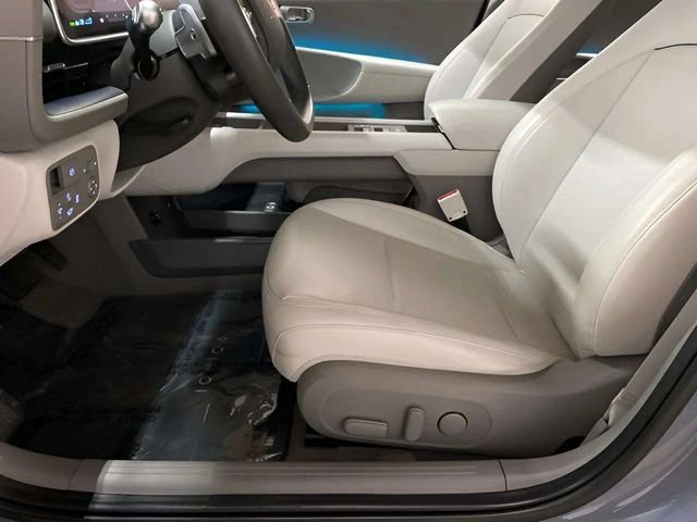 Used 2025 Hyundai Ioniq 6 SEL RWD image 65
