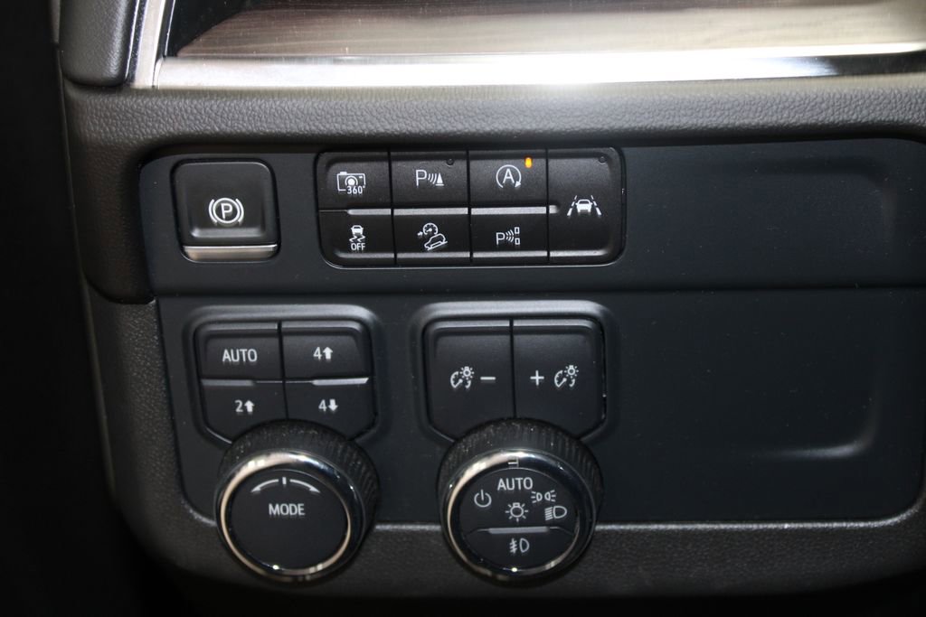 Used 2025 Chevrolet Suburban Z71 image 19