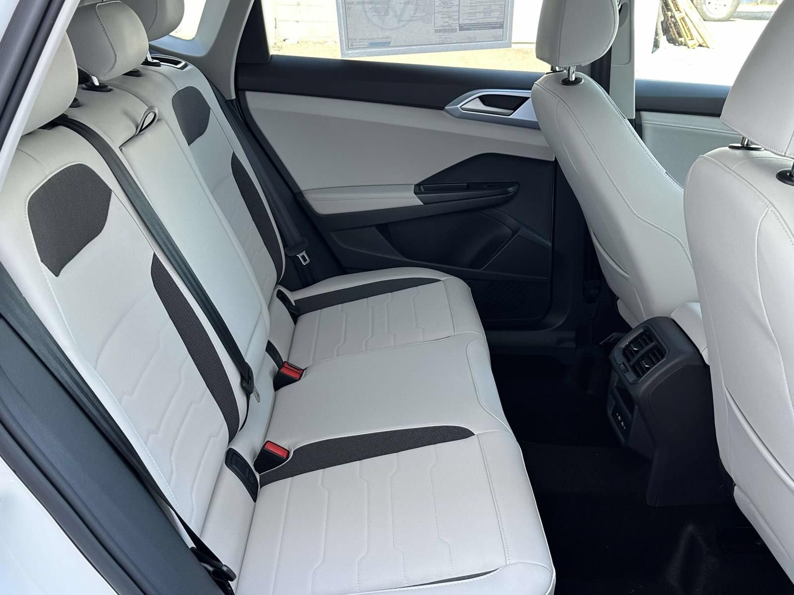 New 2026 Volkswagen Taos SE FWD image 15