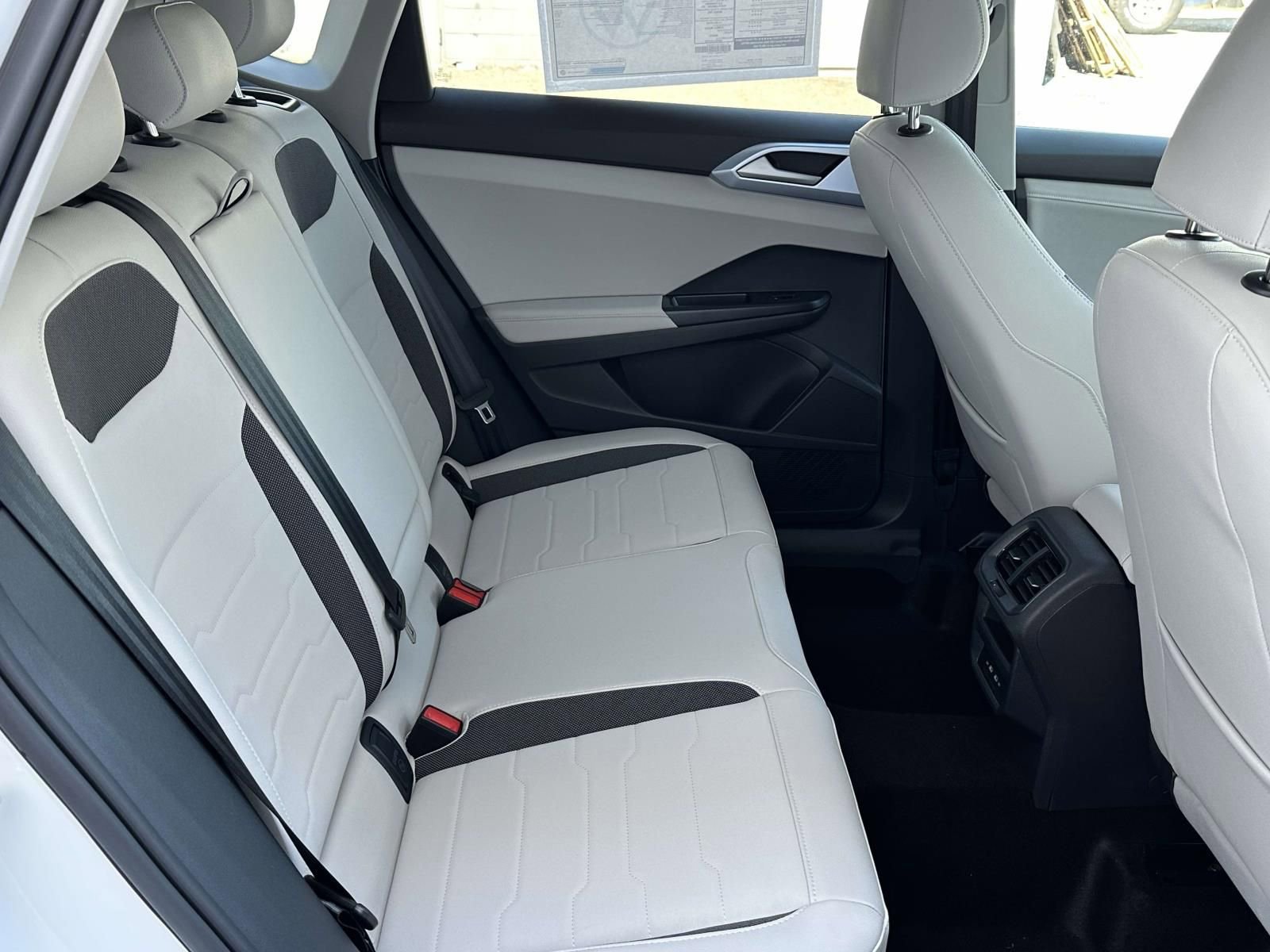 New 2026 Volkswagen Taos SE image 15