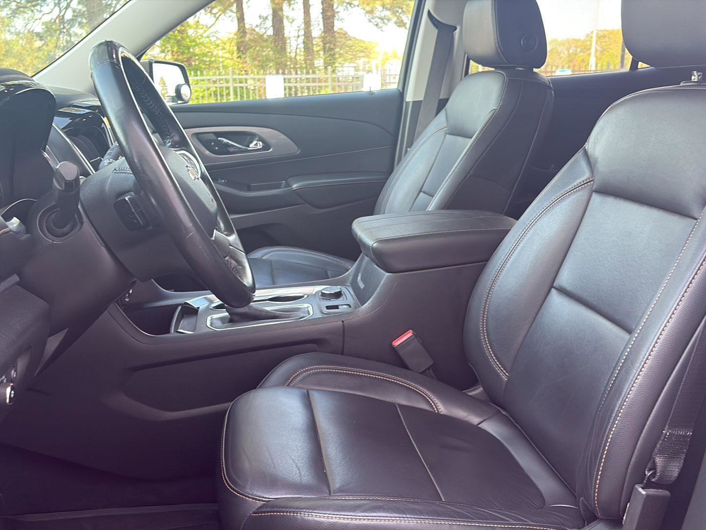 Used 2020 Chevrolet Traverse LT w/ LT Premium Package image 15