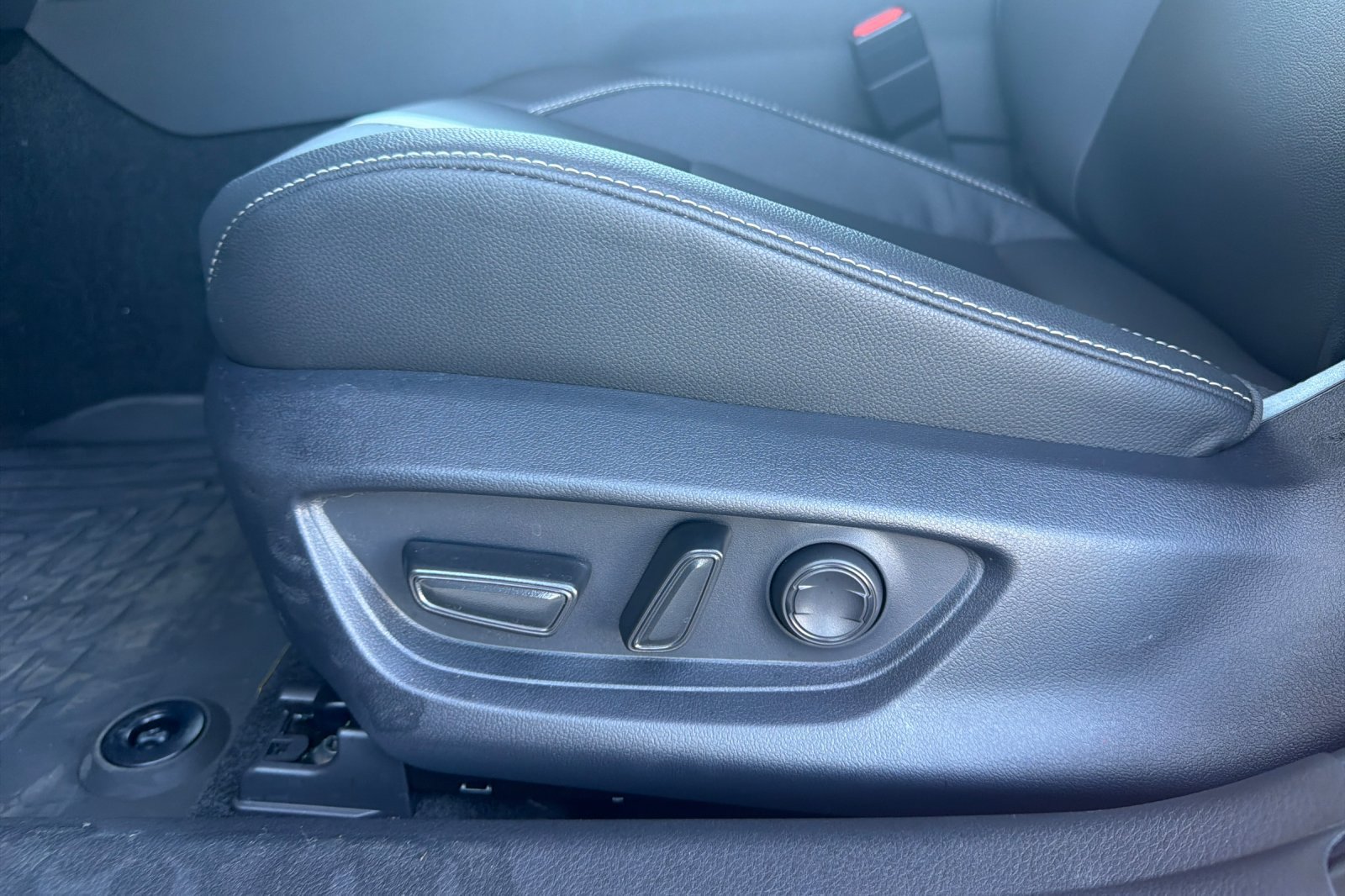 Used 2026 Toyota Camry SE FWD image 15