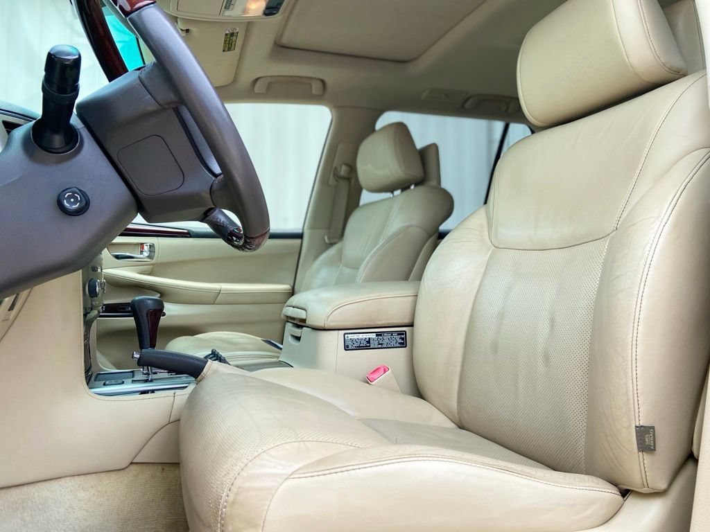 Used 2013 Lexus LX 570 4WD w/ Luxury Pkg image 15