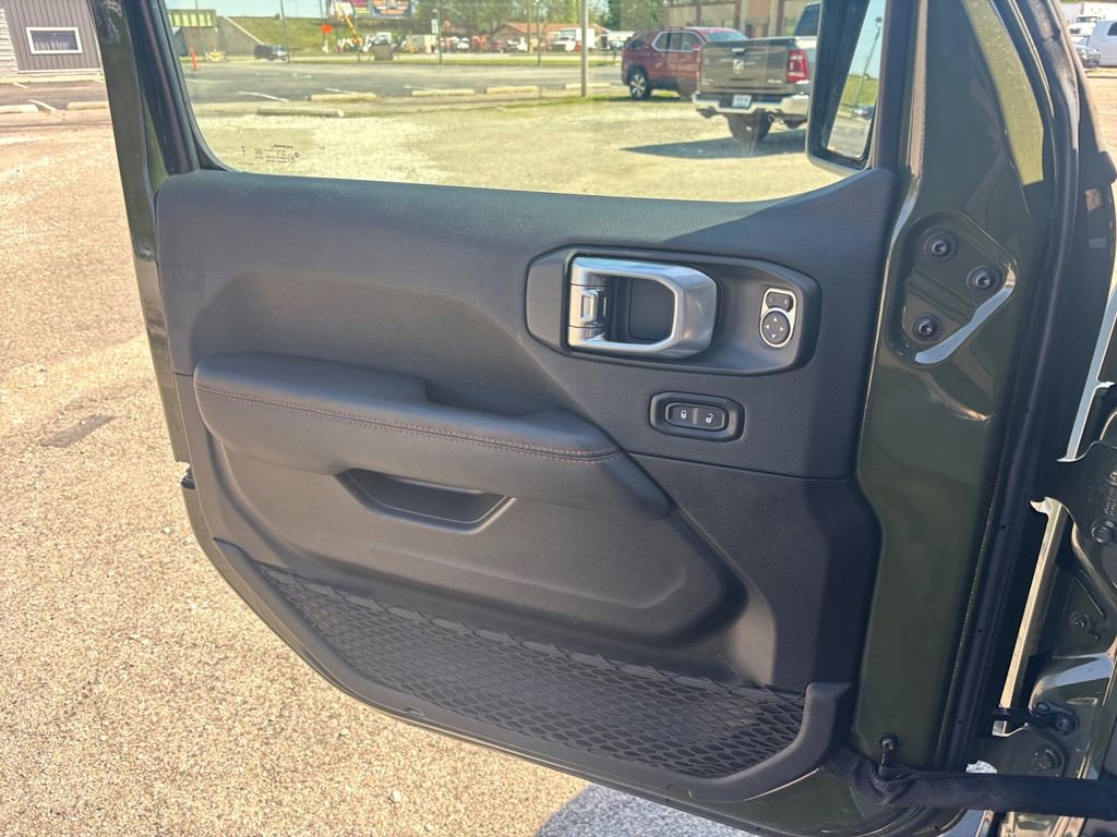 Used 2023 Jeep Gladiator Mojave w/ LED Lighting Group AWD/4WD image 14