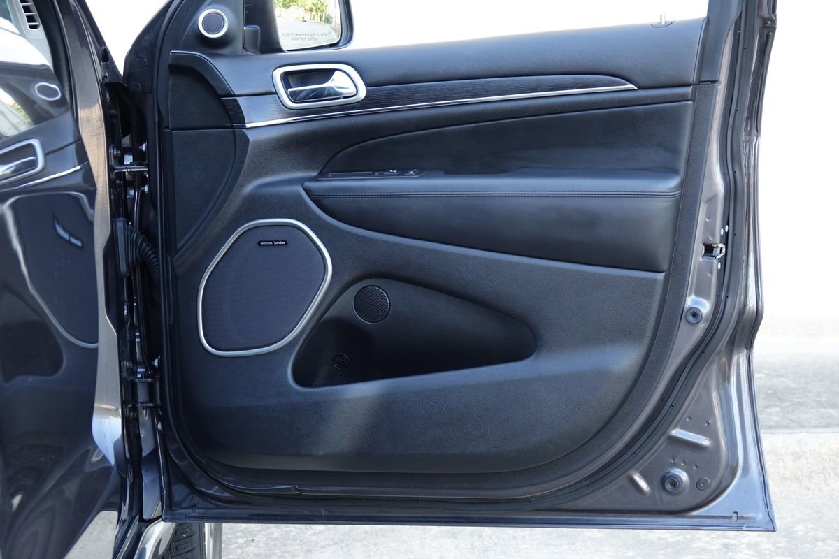 Used 2017 Jeep Grand Cherokee Summit w/ Platinum Series Group image 38