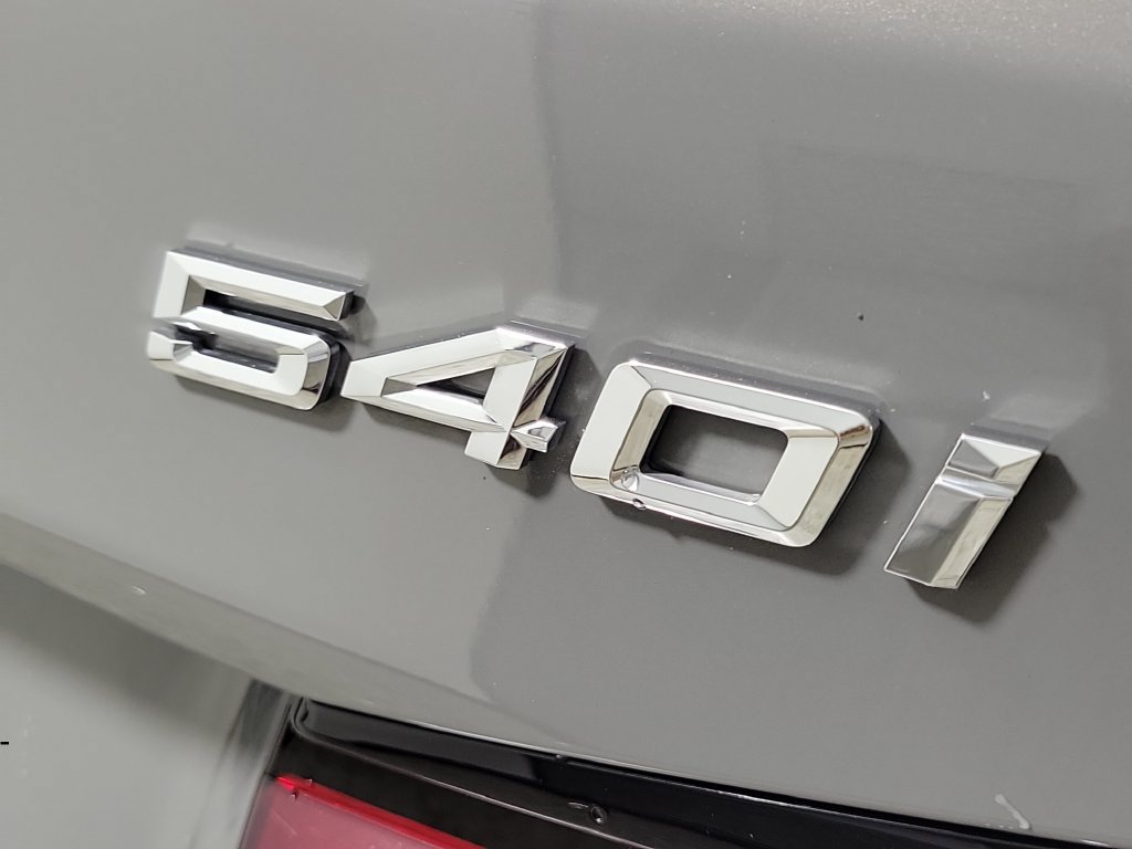 Used 2021 BMW 540i w/ Premium Package RWD image 6
