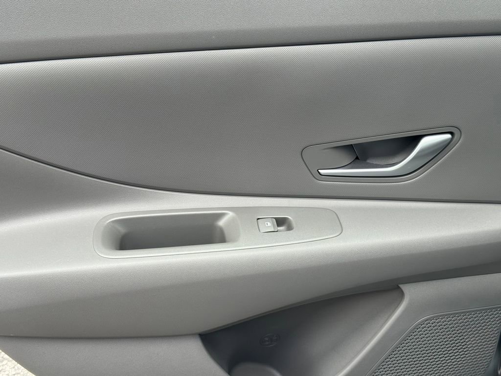 Used 2022 Hyundai Elantra SEL FWD image 21
